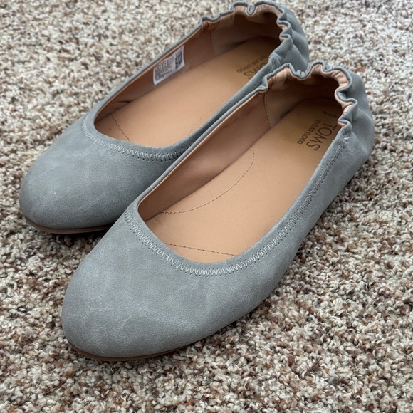 Toms Women's Soft Gray Ballet Flats - Picture 1 of 3